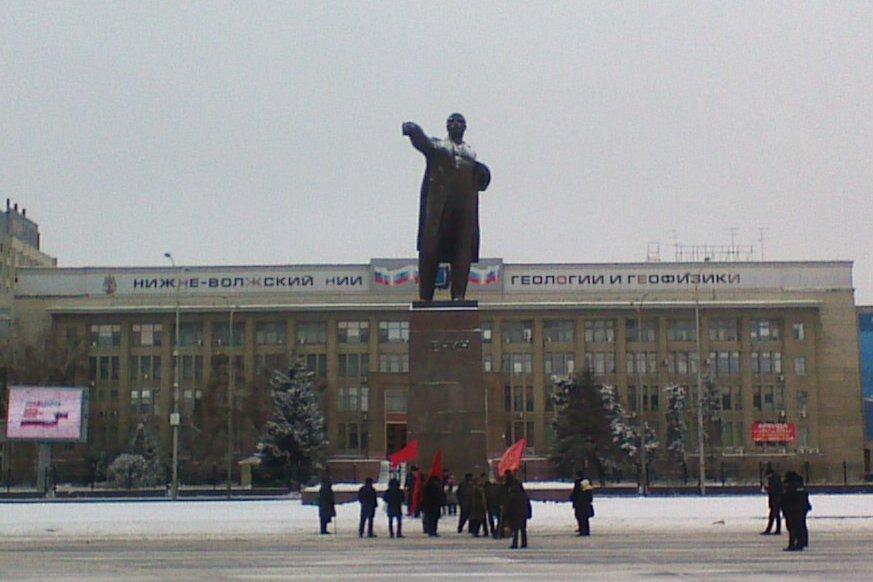 Площадь ленина москва. Площадь Ленина 1 Саратов. Синий Ленин Саратов. Www. Nvkb b.i Lenina.