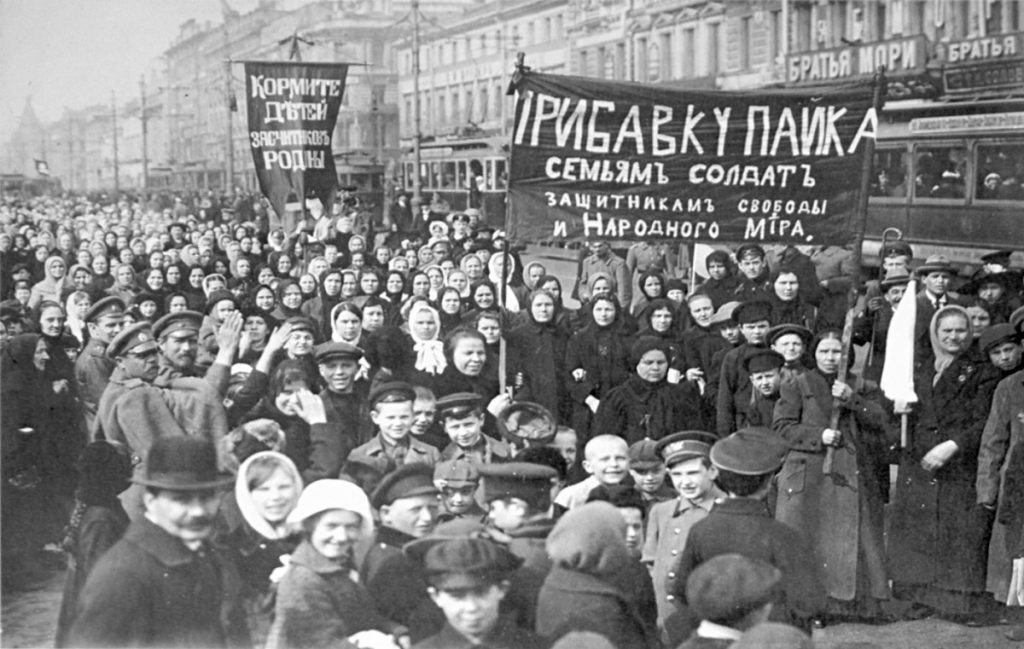Демонстрация 8 марта за права женщин, фото начала XX века
