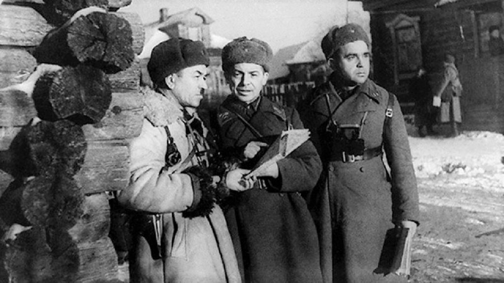 Командир 316-й стрелковой дивизии генерал-майор И. В. Панфилов в расположении штаба дивизии. 1941 г.