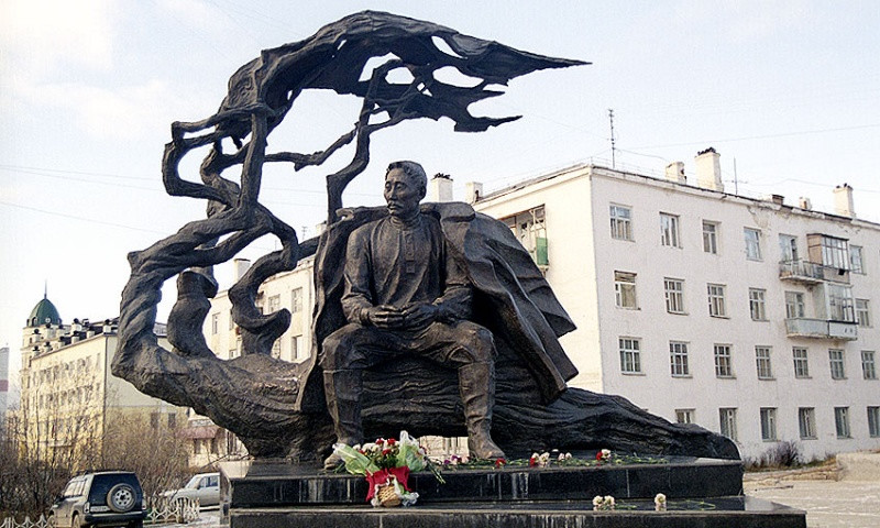 Памятник Алексею Елисеевичу Кулаковскому