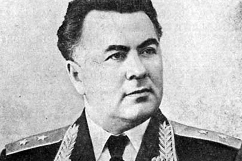 Руководитель советского железнодорожного транспорта Ивана Владимировича Ковалева, обеспечивший бесперебойное сообщение во время войны
