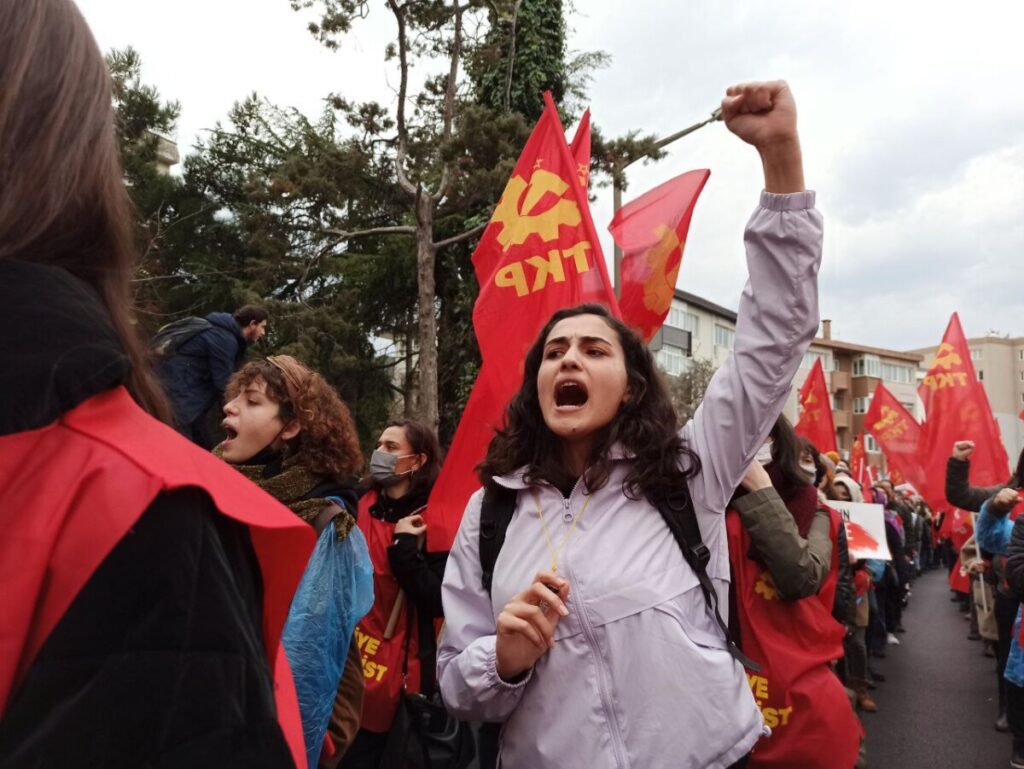 Турецкие коммунисты на митинге в Стамбуле