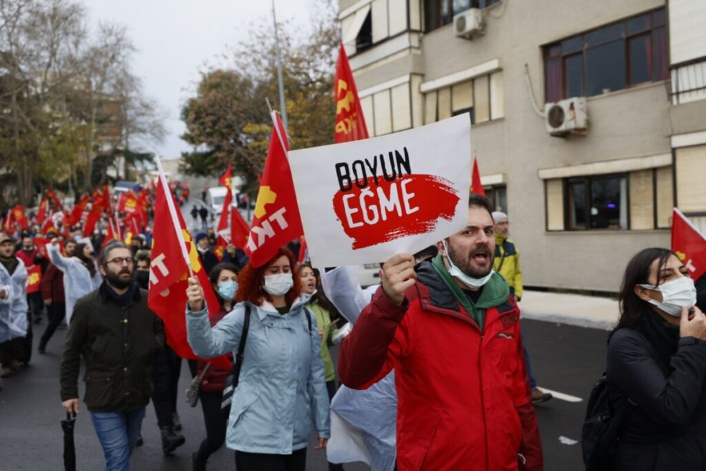 Турецкие коммунисты на митинге в Стамбуле