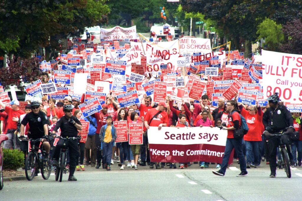 Массовые протесты учителей в Сиэтле в 2015 году