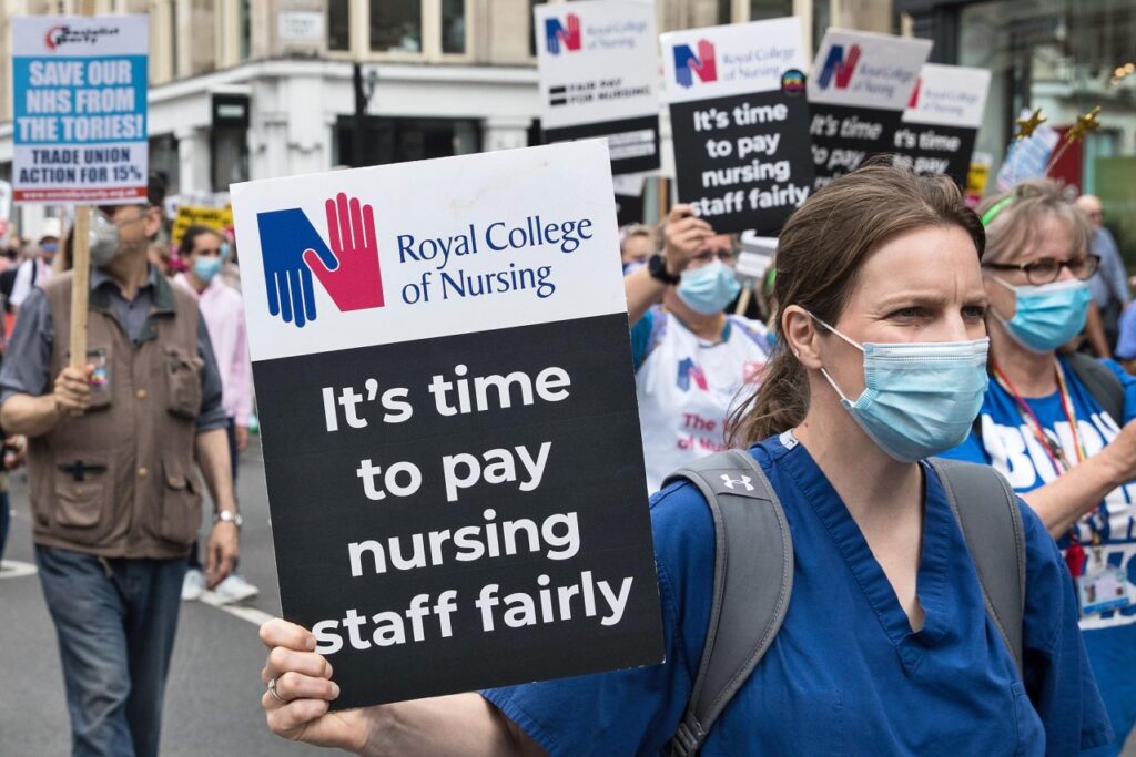 Акция протеста британских медсестёр