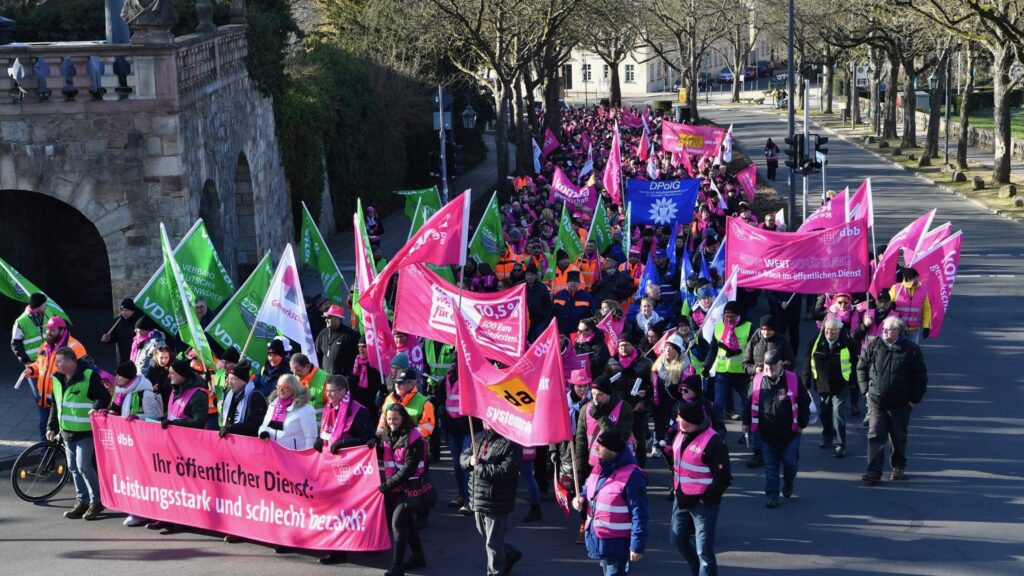 Немецкие рабочие разных отраслей протестуют против падения реальных зарплат