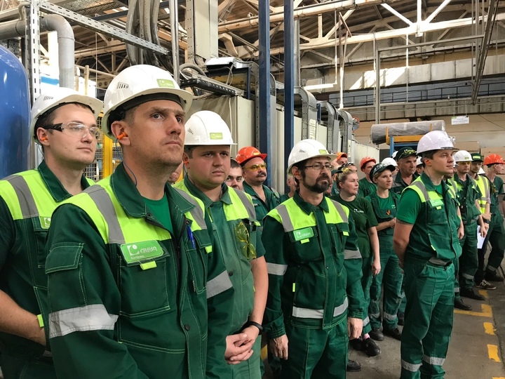 Работники предприятия "Свеза" в Костромской области                                    