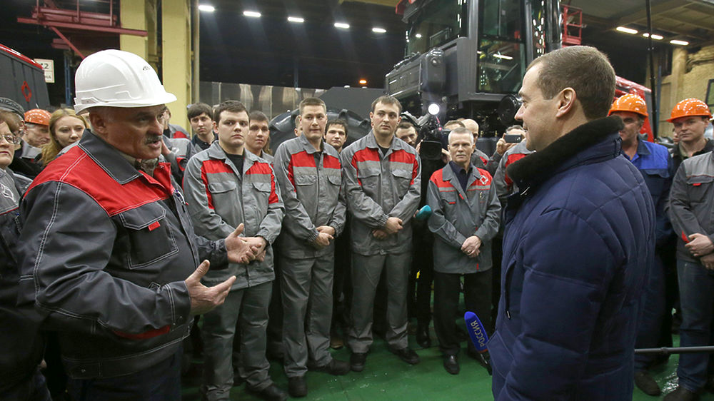 В 2016 году Дмитрий Медведев остался доволен продукцией Петербургского тракторного завода